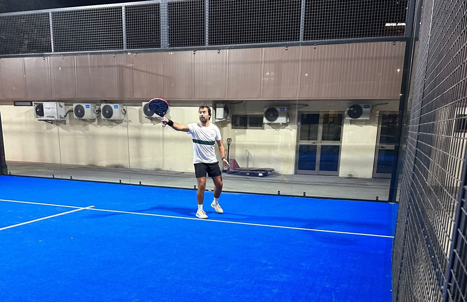 Jogo de padel no Padel4um, Luanda